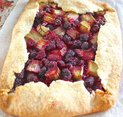 Tarte rustique framboises rhubarbe